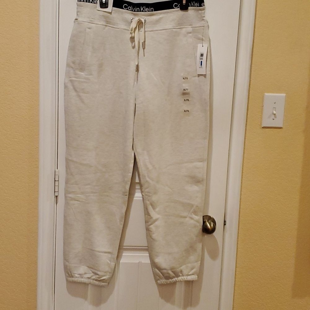 Calvin Klein Joggers Sixe XL - Picture 3 of 8